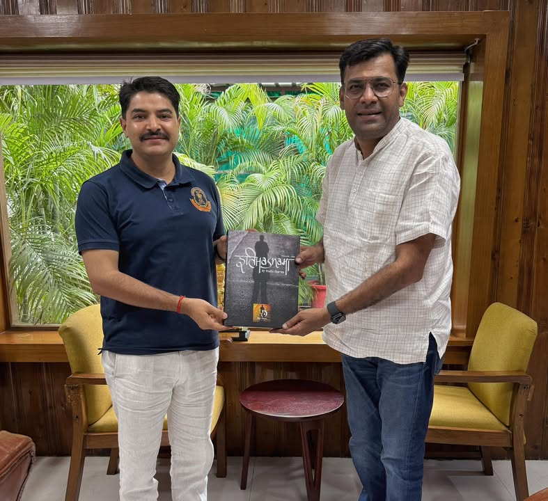 📍 Presentation of ITIHASNAMA to Shri Kalanidhi Naithani, I.