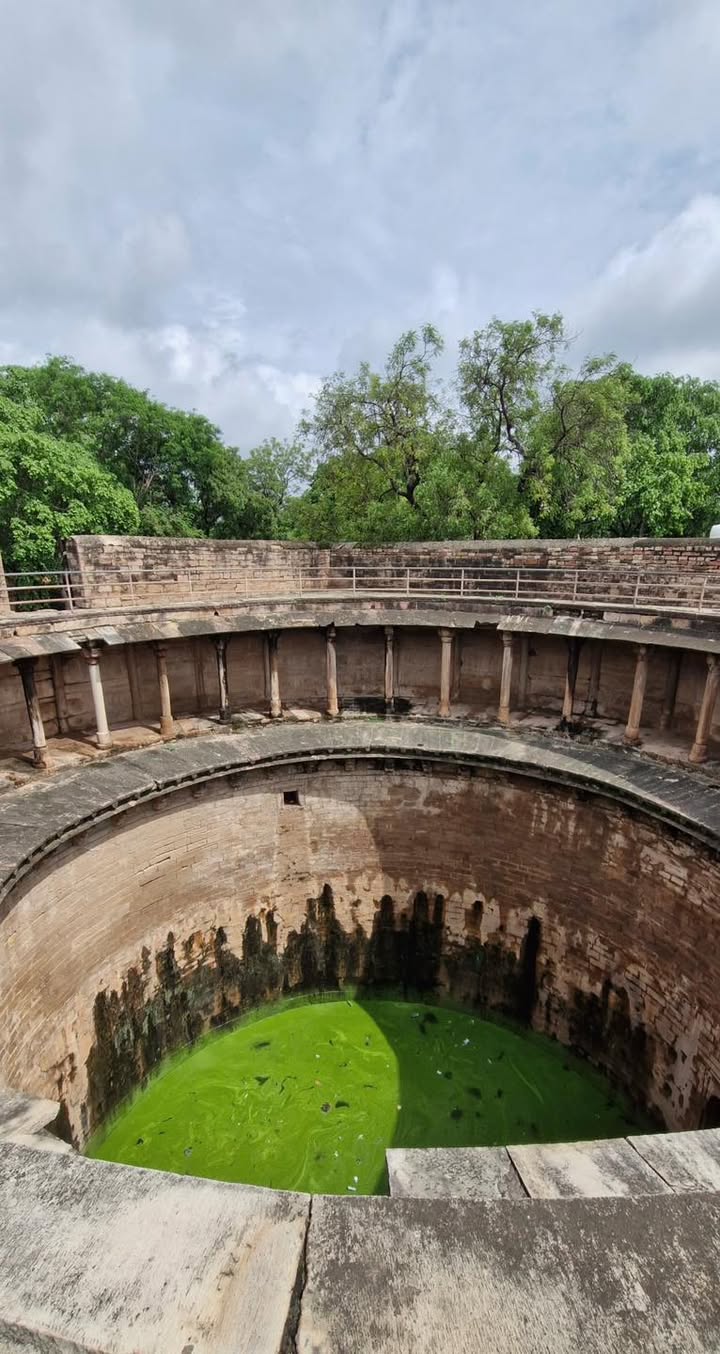 Assi Khamba Ki Baori, Gwalior – A Rajput Engineering Marvel Amidst War and Water Scarcity.