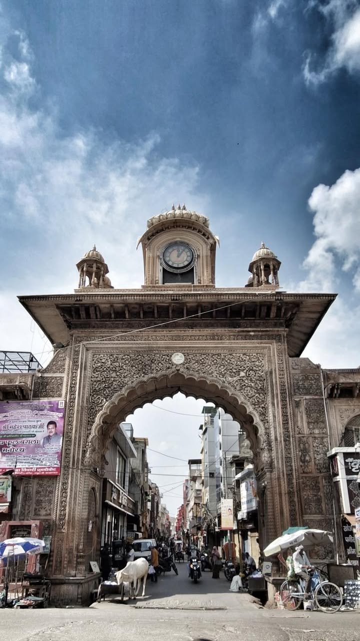 History of Holi Gate (Hardinge Arch) in Mathura.