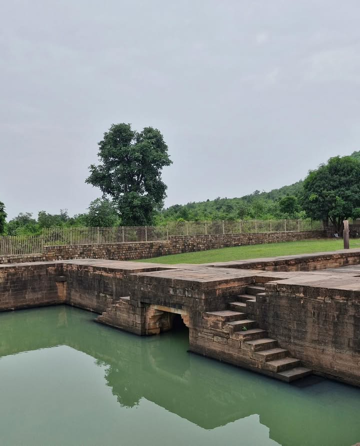 ꧁ Battisi Bawdi, Chanderi,MP ꧂ 

Battisi Bawdi, the grand stepwell of Chanderi in Madhya Pradesh, stands as a four-story marvel measuring 60 × 60 feet, its 32 ghats descending into history and legend.