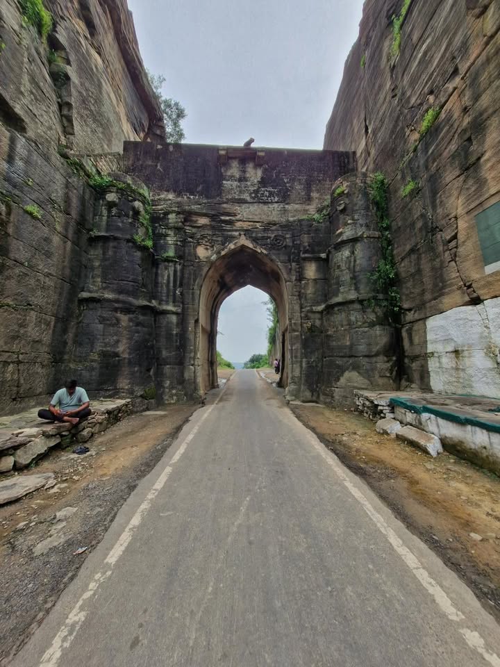 ꧁ The Mysterious Kati Ghati Gateway, Chanderi, Madhya Pradesh ꧂

The Haunting Tale Behind Chanderi’s Kati Ghati.