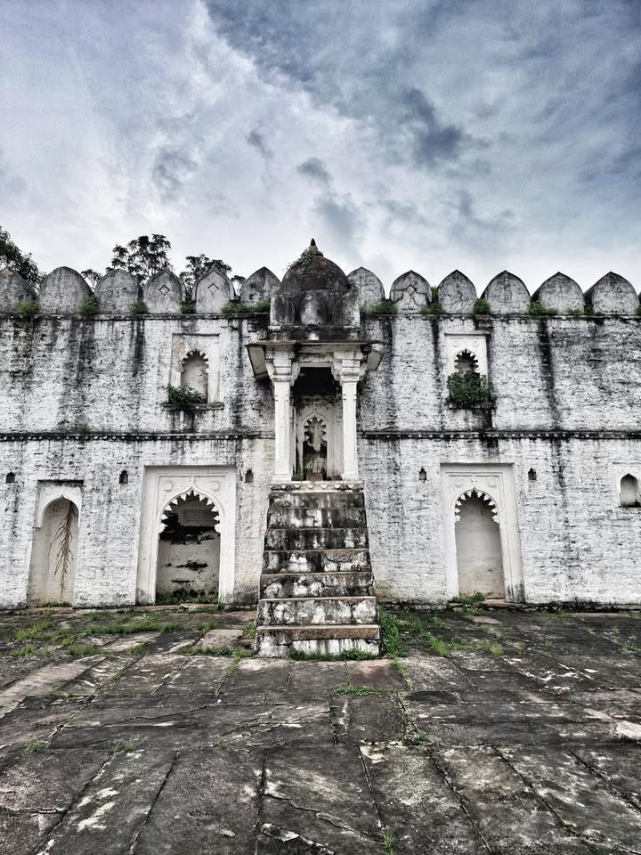 ꧁ Idgah of Chanderi – A Sultanate Legacy ꧂ 

The Idgah of Chanderi, Madhya Pradesh, stands as one of the finest examples of Sultanate-era architecture.