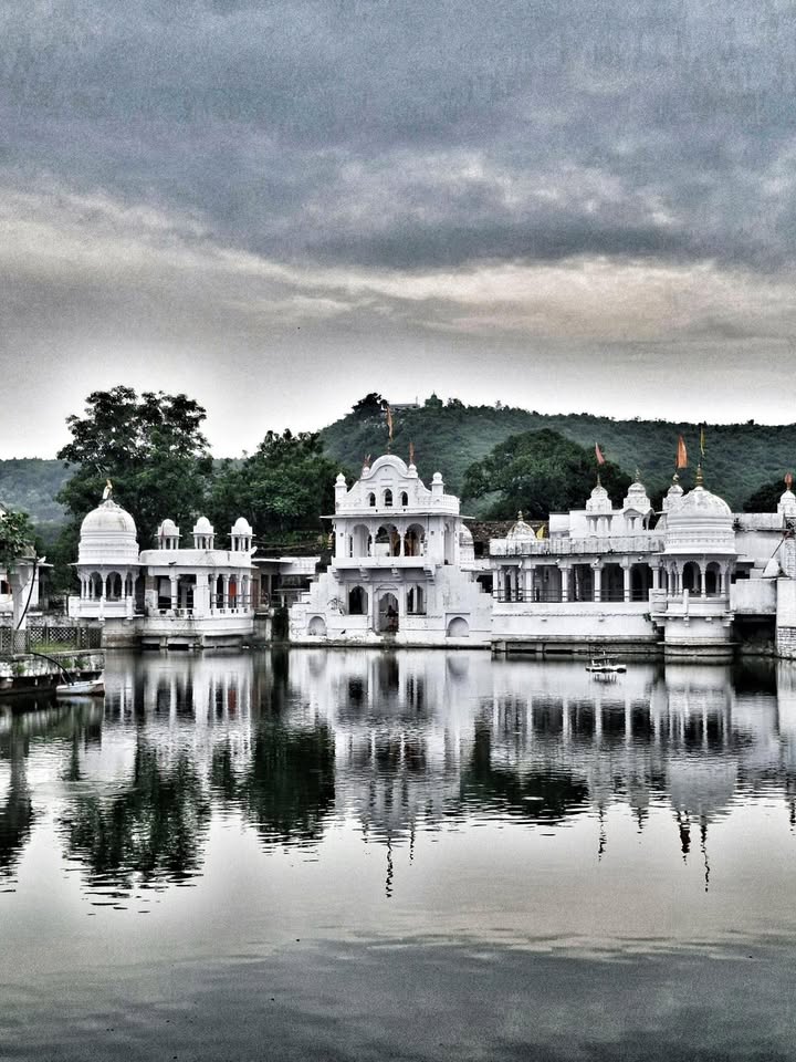 Enchanting Legends of Parmeshwar Tal & Lakshman Mandir, Chanderi,Madhyapradesh.