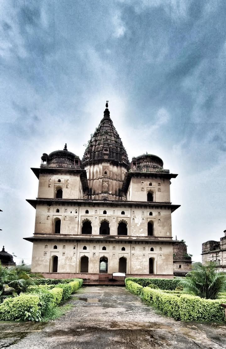 ✦🌺✦ ❃❃ ꧁ Whispers of Kings: The Chhatri of Maharaja Bhagwant Singh, Orchha ꧂ ❃❃ ✦🌺✦.