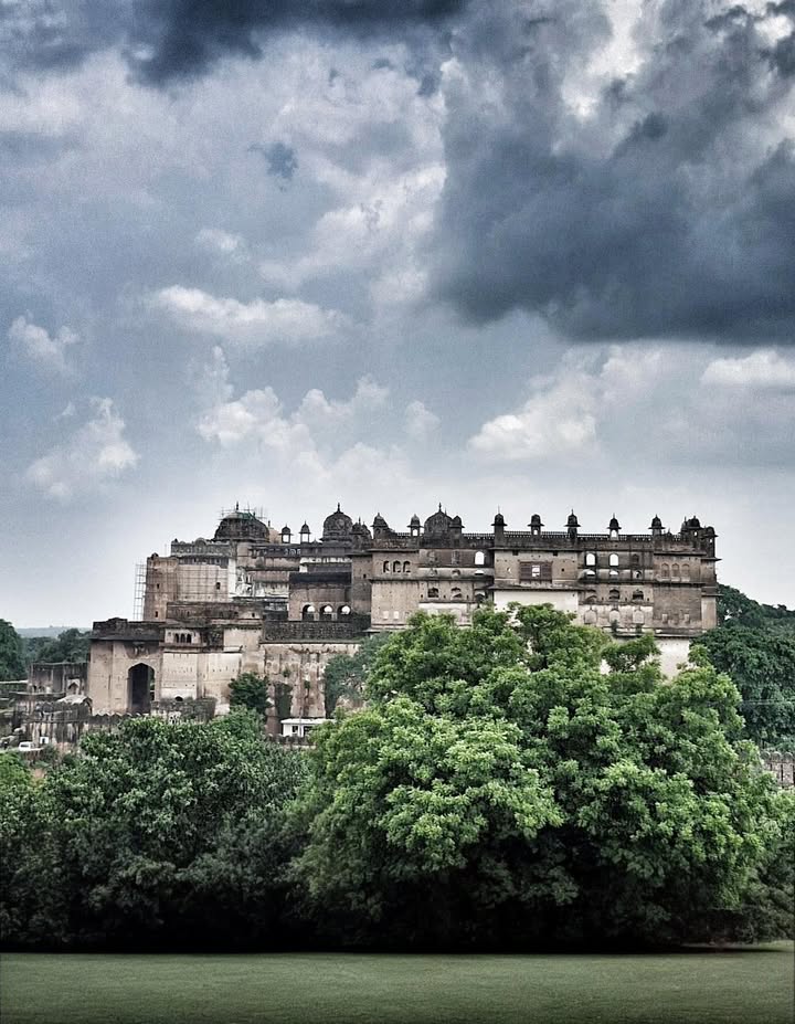 ✦🌼✦ ⊱❀⊰ ꧁ Jahangir Mahal: The Royal Tribute in Stone ꧂ ⊱❀⊰ ✦🌼✦.