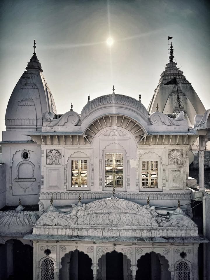 ✦🌺✦ ❃❃ ꧁ Shri Adinath Digamber Jain Temple, Salawa, Meerut ꧂ ❃❃ ✦🌺✦

In the peaceful village of Salawa, nestled within the heart of Meerut district in western Uttar Pradesh, stands a sacred monument that silently narrates the story of centuries — the Shri Adinath Digamber Jain Temple.