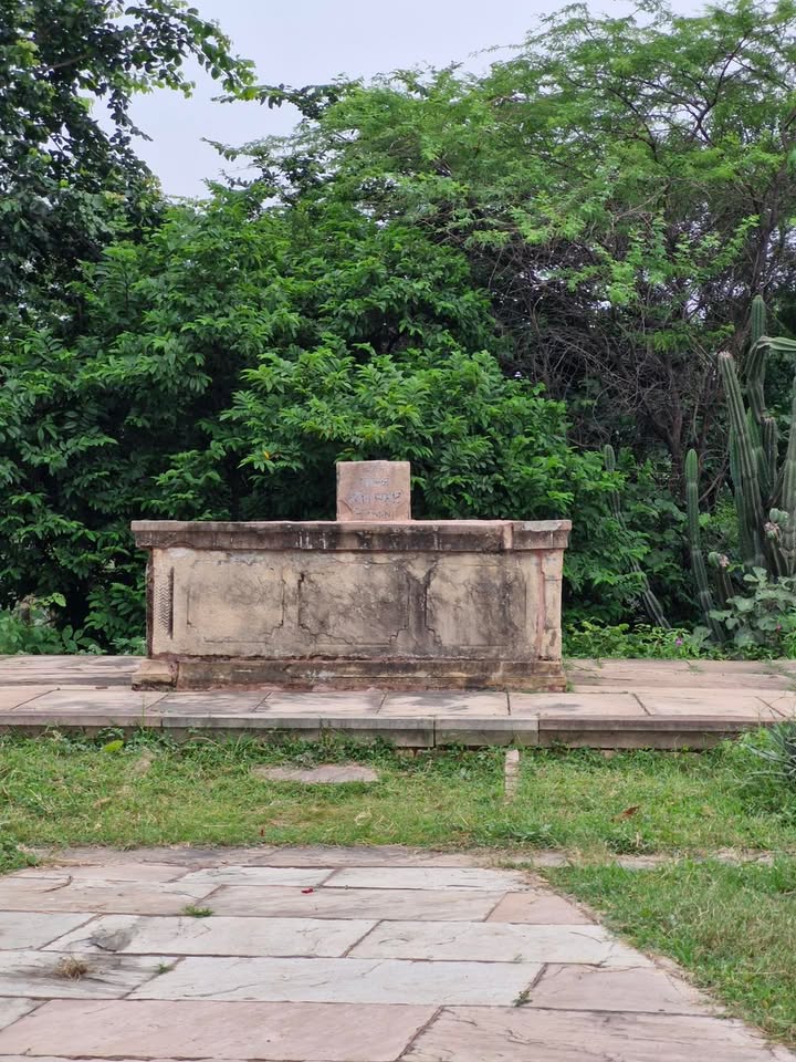 ✦🌺✦ ❃❃ ꧁ The Samadhi of Baiju Bawra ꧂ ❃❃ ✦🌺✦.