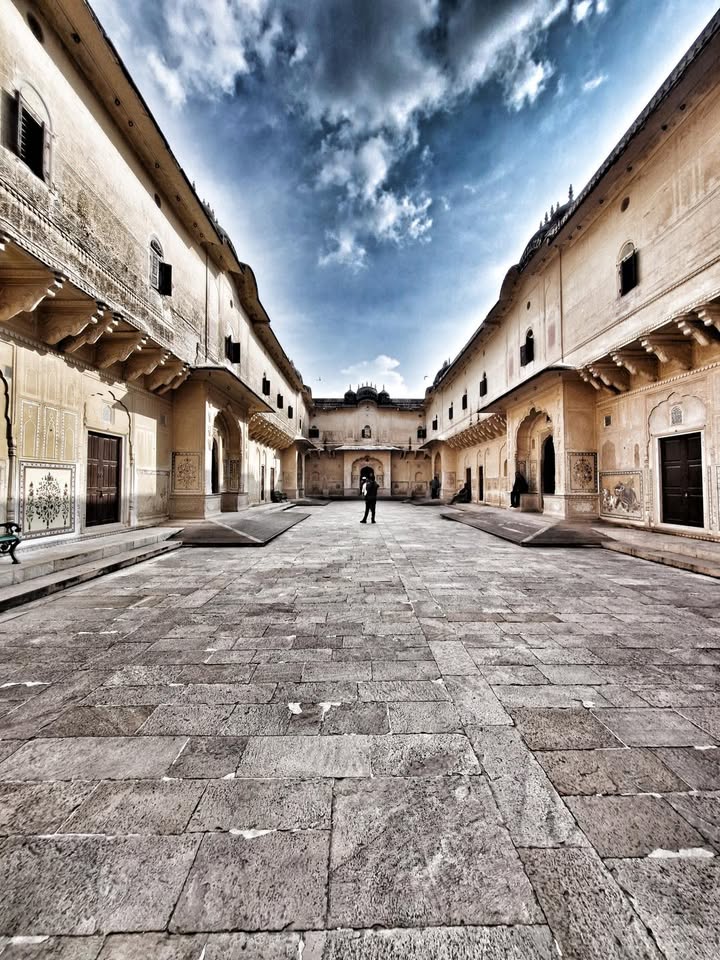 ✦🌺✦ ꧁ Madhvendra Bhawan — A Royal Summer Retreat ꧂ ❃❃ ✦🌺✦.