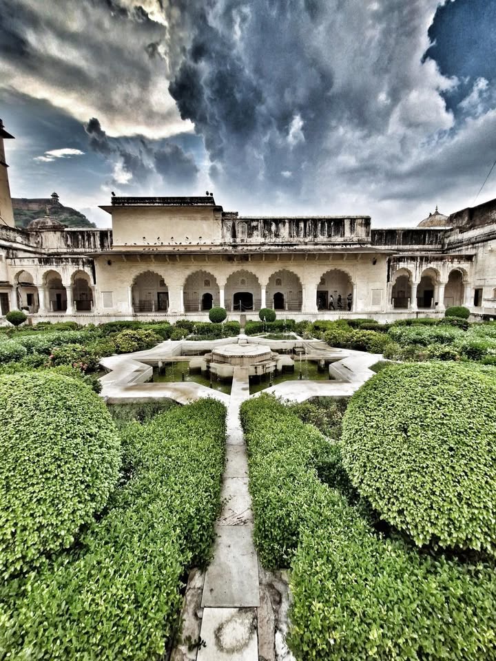 ✦🌼✦ ⊱❀⊰ ꧁ The Hidden Garden & Whispering Halls of Amer ꧂ ⊱❀⊰ ✦🌼✦.