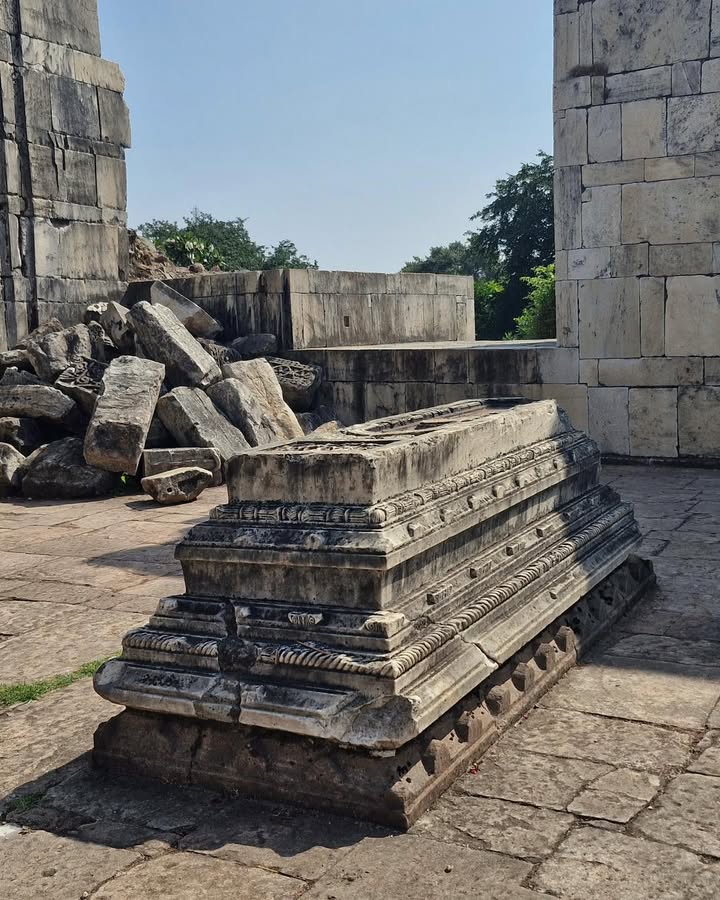 ✦🌺✦ ❃❃ ꧁ Mahmud Khalji’s Tomb, Mandu — Echoes of a Sultan’s Ambition ꧂ ❃❃ ✦🌺✦.