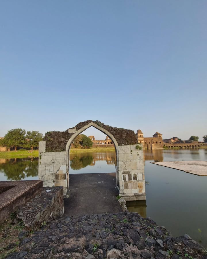 ✦🌺✦ ❃❃ ꧁ Where the Palace Meets the Lake — The Outer Story of Jahaz Mahal Complex, Mandu ꧂ ❃❃ ✦🌺✦.