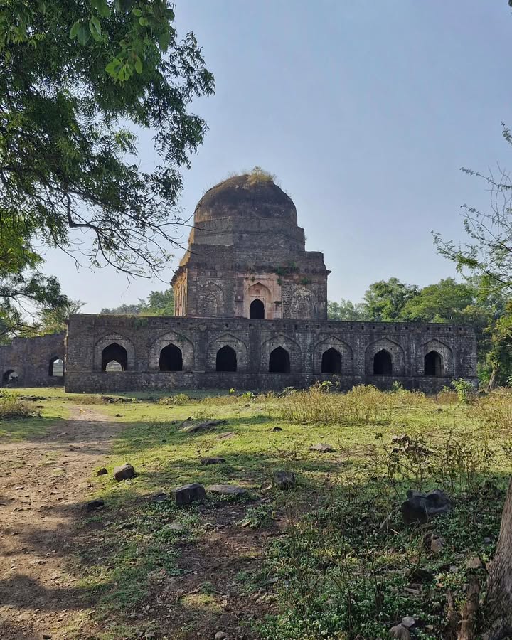 ECHO POINT, MANDU – WHAT GOES AROUND COMES AROUND.