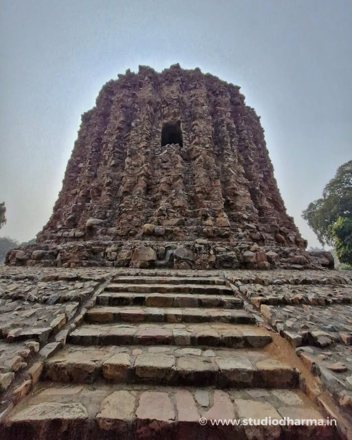 𝓐𝓵𝓪𝓲 𝓜𝓲𝓷𝓪𝓻, 𝓓𝓮𝓵𝓱𝓲

The Incomplete ‘Tower of Victory’.