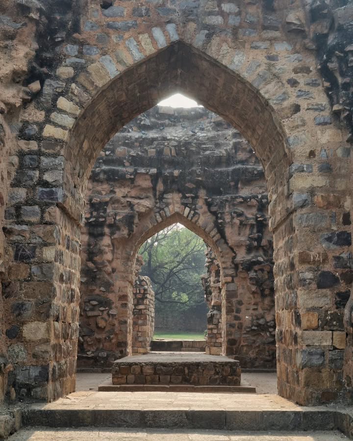 𝓣𝓱𝓮 𝓣𝓸𝓶𝓫 𝓸𝓯 𝓢𝓾𝓵𝓽𝓪𝓷 𝓐𝓵𝓪𝓾𝓭𝓭𝓲𝓷 𝓚𝓱𝓲𝓵𝓳𝓲, 𝓠𝓾𝓽𝓫 𝓒𝓸𝓶𝓹𝓵𝓮𝔁, 𝓓𝓮𝓵𝓱𝓲.