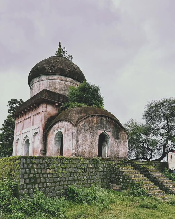 𝓡𝓾𝓶𝓲 𝓚𝓪 𝓜𝓪𝓺𝓫𝓪𝓻𝓪, 𝓤𝓳𝓳𝓪𝓲𝓷, 𝓜𝓪𝓭𝓱𝔂𝓪 𝓟𝓻𝓪𝓭𝓮𝓼𝓱.