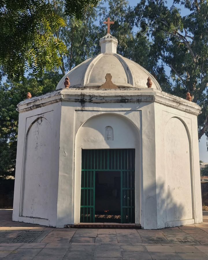 𝓣𝓱𝓮 𝓜𝓪𝓻𝓽𝔂𝓻𝓼’ 𝓸𝓻 𝓟𝓪𝓭𝓻𝓮 𝓢𝓪𝓷𝓽𝓾𝓼’ 𝓒𝓱𝓪𝓹𝓮𝓵, 𝓐𝓰𝓻𝓪.