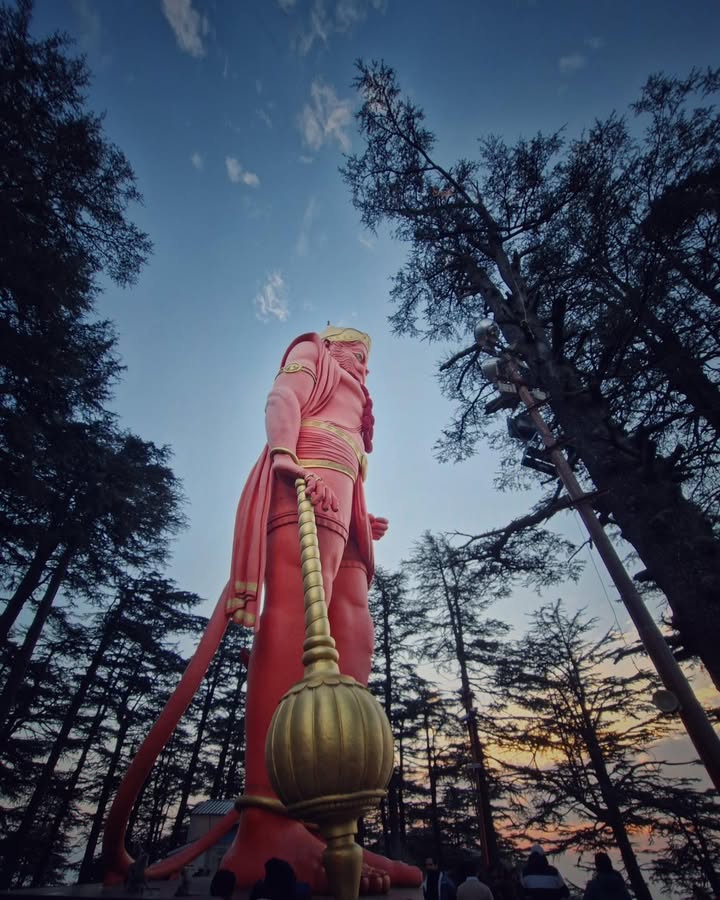 ✦🌺✦ ❃❃ ꧁ 𝓙𝓪𝓴𝓱𝓾 𝓣𝓮𝓶𝓹𝓵𝓮, 𝓢𝓱𝓲𝓶𝓵𝓪 ꧂ ❃❃ ✦🌺✦

On the highest peak of Shimla, at nearly 2,455 metres above sea level, stands the sacred Jakhu Temple — a place where mythology and mountain winds whisper the same story.