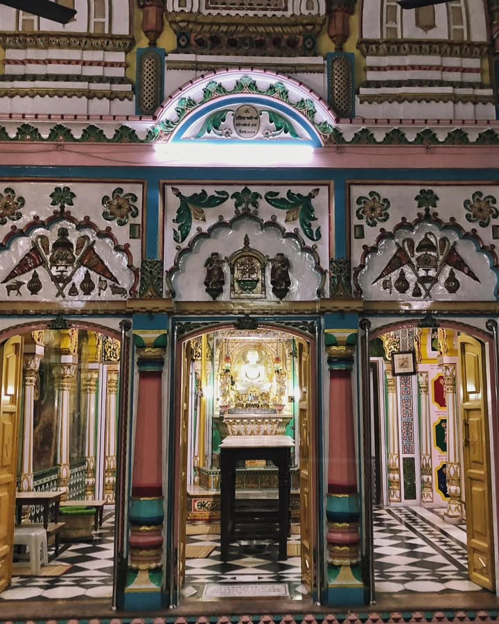 Shri 1008 Shantinath Digambar Jain Temple, Topkhana – Meerut.