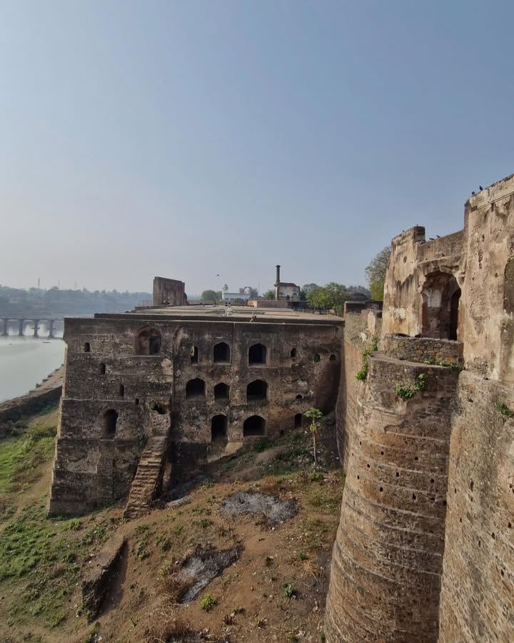 Shahi Qila, Burhanpur – Where the Taj Mahal Dream First Took Shape .