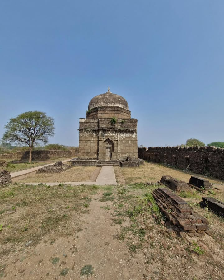 Tomb of Miran Adil Khan II, Burhanpur, Madhya Pradesh – Echoes of the Faruqi Sultanate .