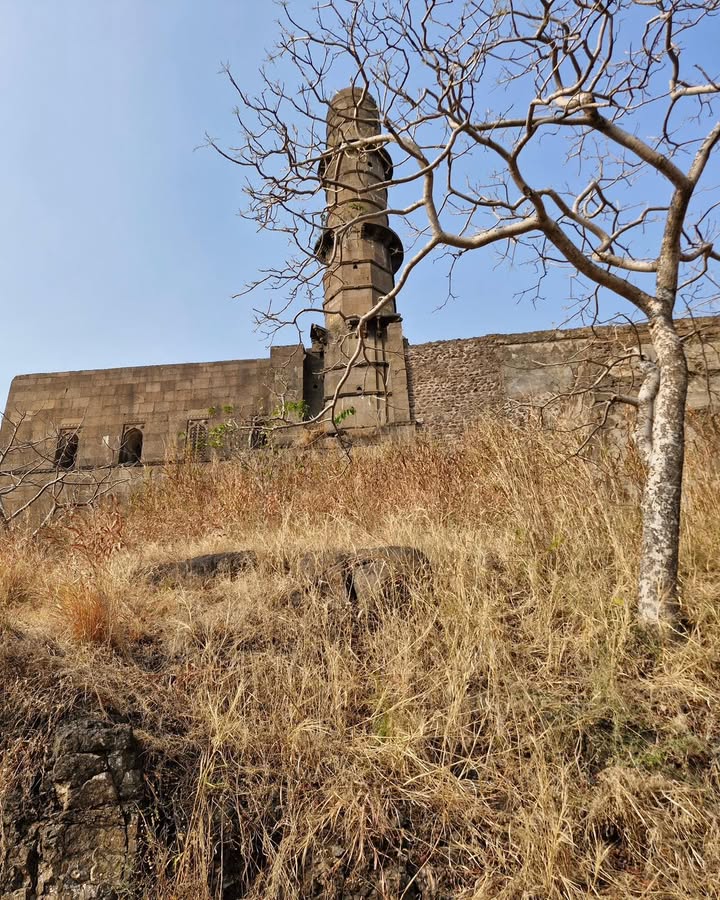 The Forgotten Mosque of Asirgarh Fort, Madhya Pradesh.