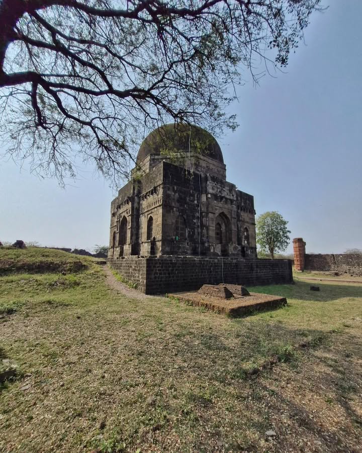 Tomb of Nadir Shah Faruqi, Burhanpur, Madhya Pradesh – A Forgotten Sultanate Legacy Before the Mughals.