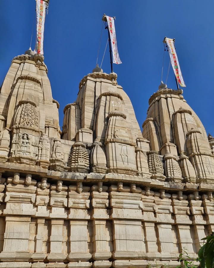 Sathis Deori Shwetambar Jain Temple, Chittorgarh Rajasthan – The Silent Symphony of 27 Shrines .