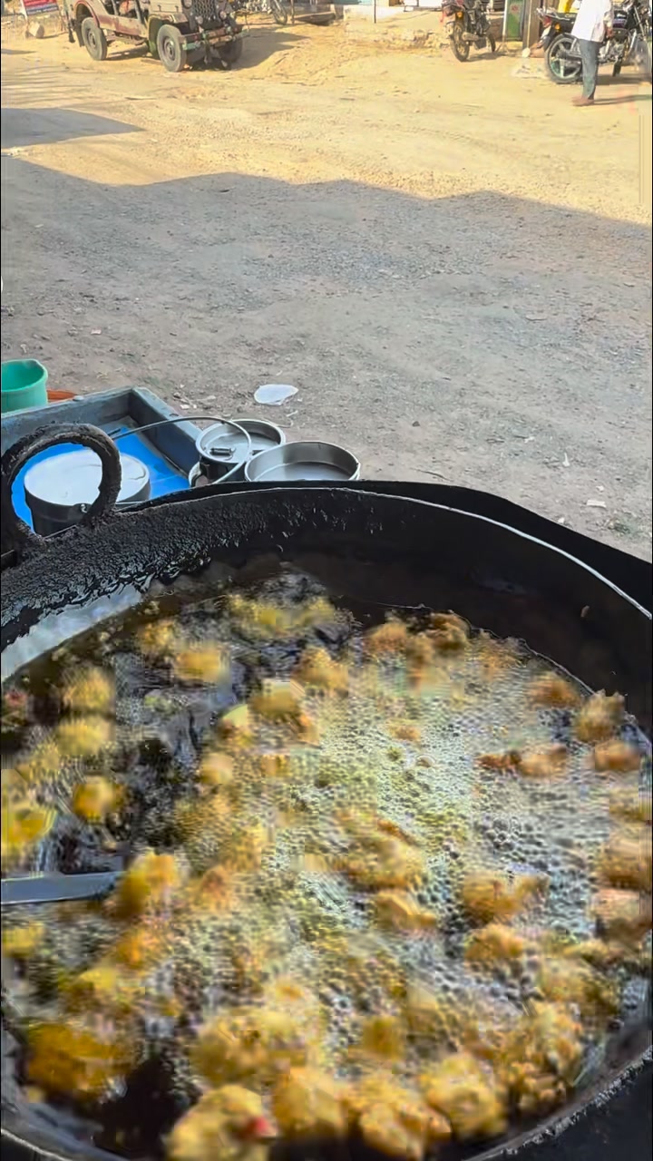 ✦🌼✦ ⊱❀⊰ ꧁ Chauriya Daal ki Pakauri, Rajasthan – A Flavour Born in Winter Traditions ꧂ ⊱❀⊰ ✦🌼✦

There are some flavors that don’t just belong to a place… they belong to a feeling, a rhythm of life.