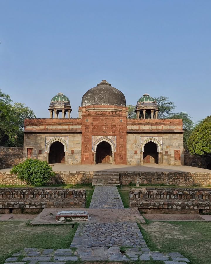 Isa Khan Mosque, Delhi – Before the Mughals Claimed the Sky.