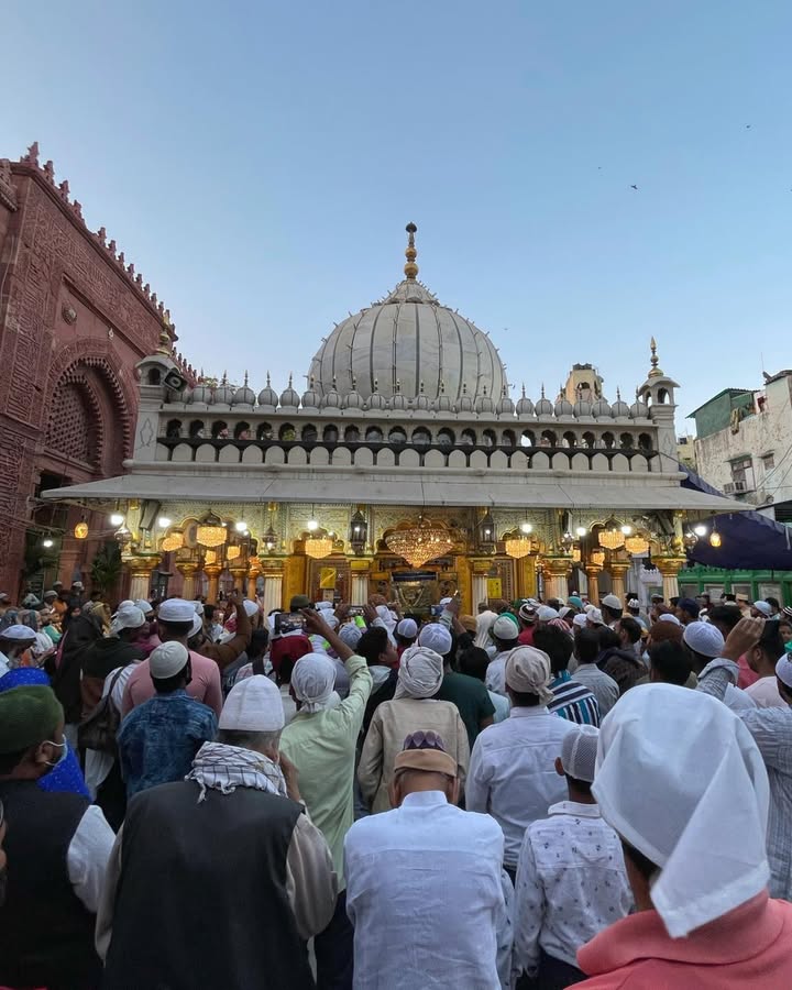 Hazrat Nizamuddin Dargah, Delhi – Where Time Whispers in Qawwali.
