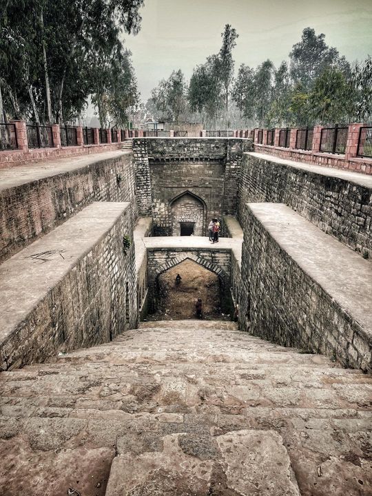 Mujhera Baoli,octagonal well and tomb   .