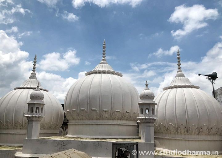 Mosque of Bhaiya Ji in Lalkurti Meerut is known as the Jama Masjid of Cantt.