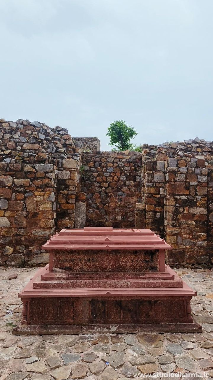 दिल्ली की जमाली-कमाली मस्जिद को क्यों समझा जाता है भूतिया ? .