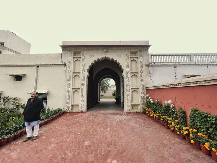 Ghasipura (derived from 'Ghasi-', the first name of the founder, and 'pura-', the Sanskrit word for city, castle or fortress) is a village in the Muzaffarnagar district of Uttar Pradesh.