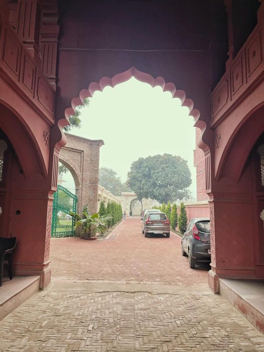 Ghasipura (derived from 'Ghasi-', the first name of the founder, and 'pura-', the Sanskrit word for city, castle or fortress) is a village in the Muzaffarnagar district of Uttar Pradesh.