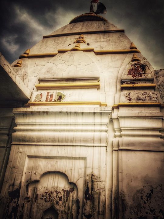  Karna Temple in Hastinapur was built in the times of the Mahabharata.