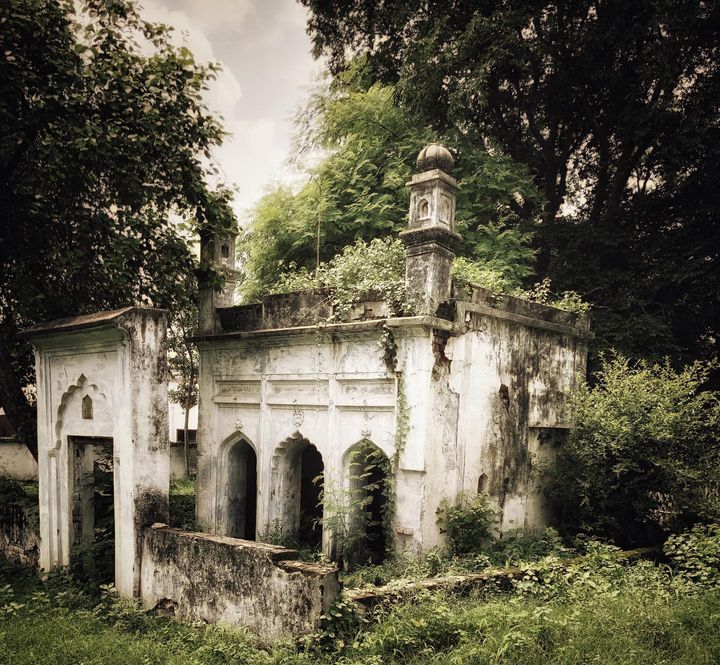 Mughal Emperor Bahadur Shah Zafar was kept at this place while exile to Burma