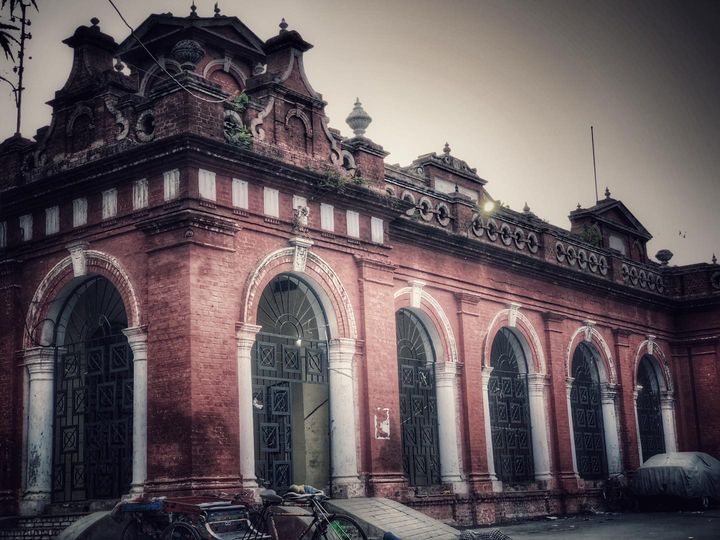 Town Hall Meerut was Established in the year 1886 