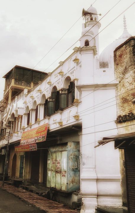  Mosque of Bhaiya Ji in Lalkurti Meerut is known as the Jama Masjid of Cantt.