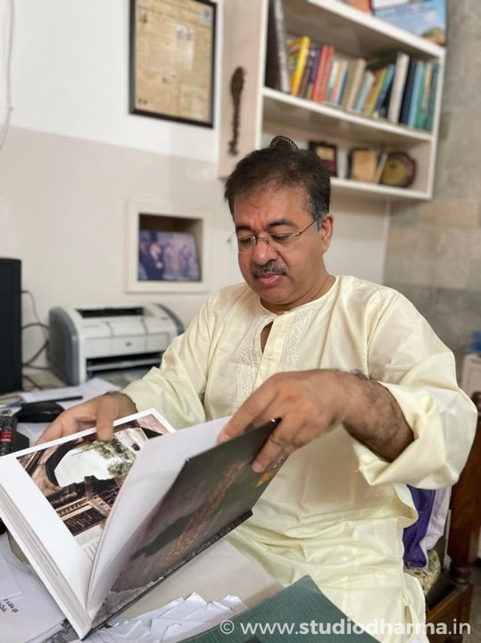 Dr Amit Pathak Ji with his coffee table book of “StudioDharma” it was my pleasure meeting this dynamic personality of Meerut.