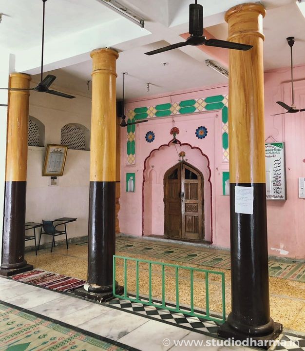 Mosque of Bhaiya Ji in Lalkurti Meerut is known as the Jama Masjid of Cantt.