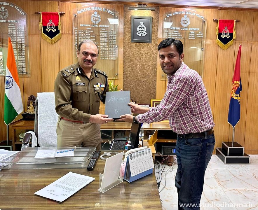 It was an honour introducing "ITIHASNAMA" most recognized table book and table Calander by StudioDharma to the top police official, ADG MEERUT ZONE Mr RAJEEV SABHARWAL JI (IPS).
