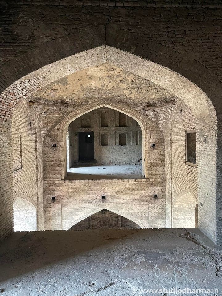 ???? VEHALNA FORT, MUZZAFARNAGAR ????

Step into history and explore the magnificent Vehalna Fort, a true testament to the legacy of Muzzafarnagar.
